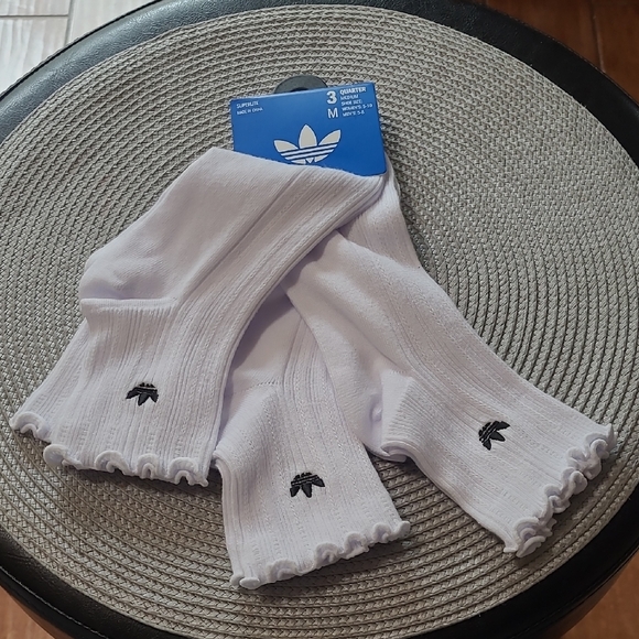 adidas Accessories - Adidas Unisex Ruffle Quarter Socks